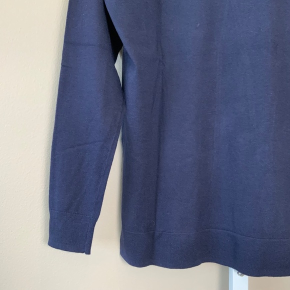 GAP Luxelight Perfect V-neck Sweater - Picture 15 of 16